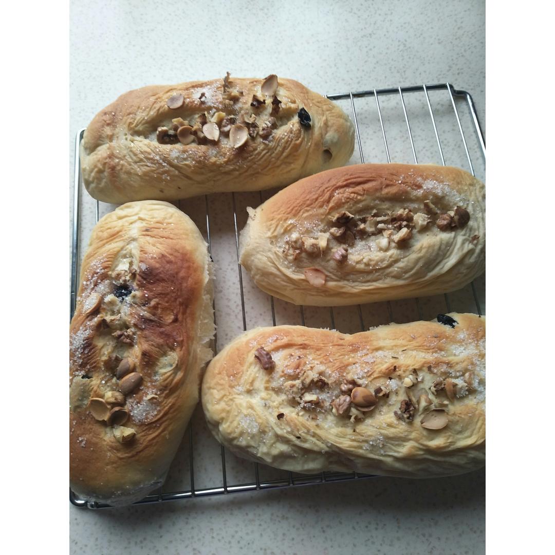 葡萄软欧（仿原麦山丘）Milk flavored bread filled with raisins and butter