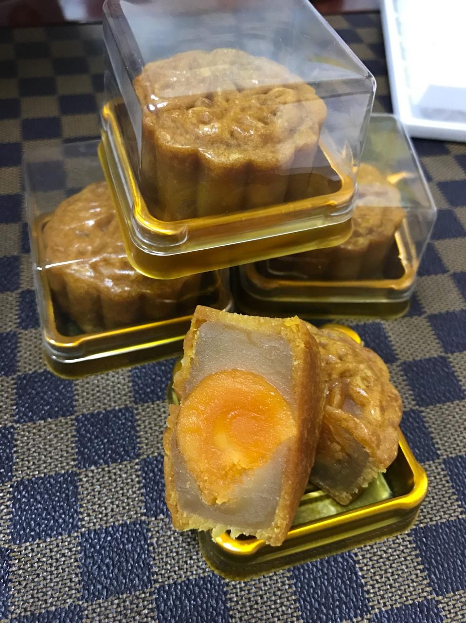 广式月饼——蛋黄莲蓉月饼