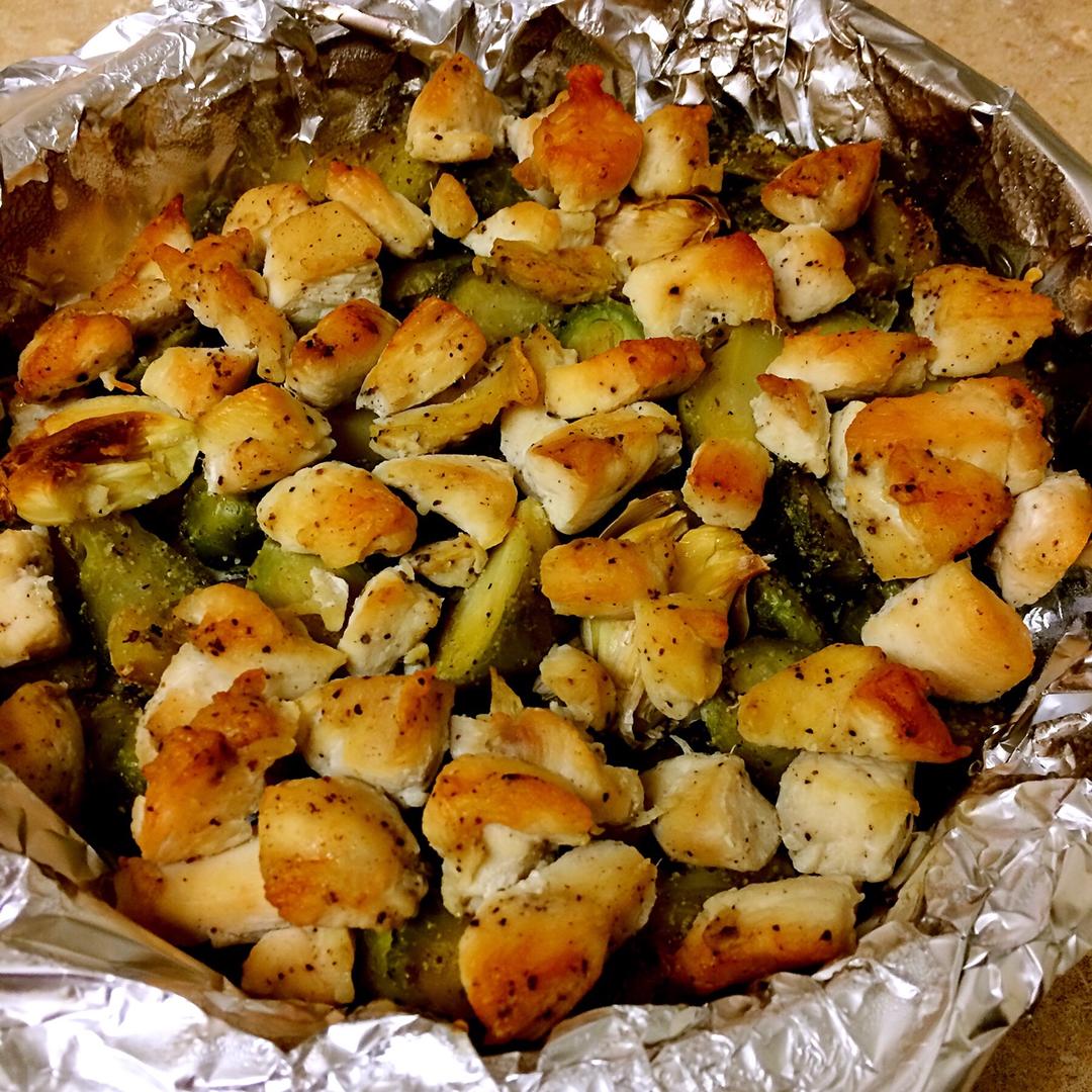 抱子甘蓝烤鸡肉。