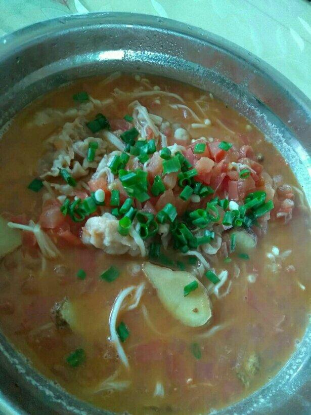 金针菇肥牛番茄锅