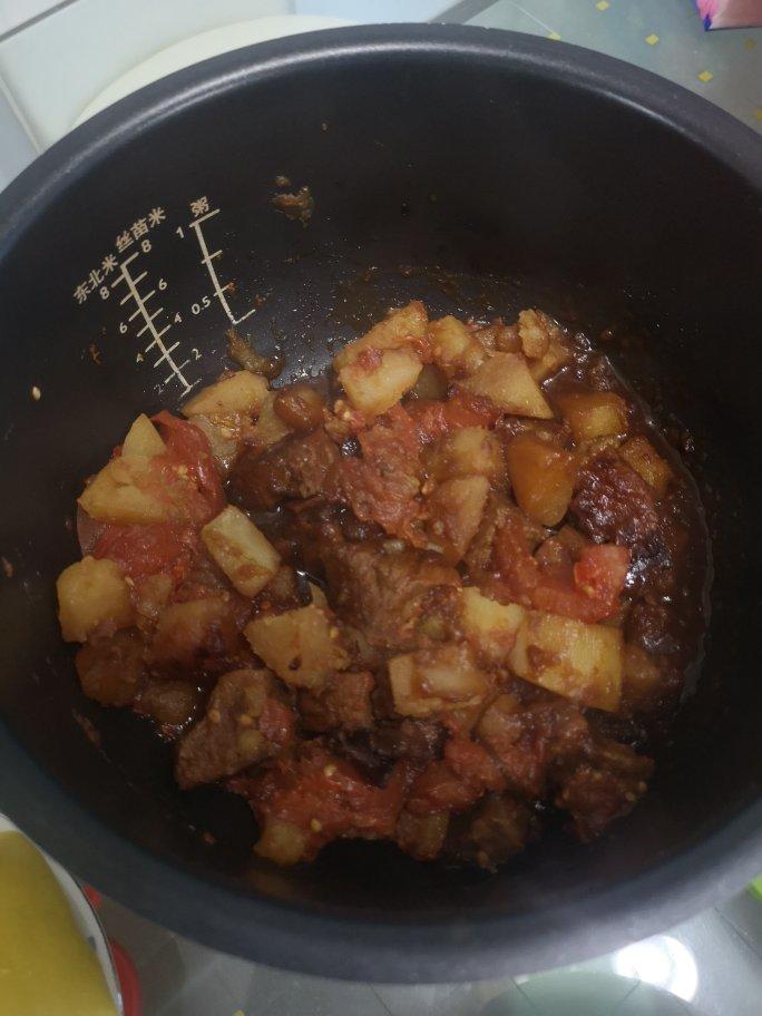 不放一滴水的番茄土豆炖牛腩（电饭锅版）