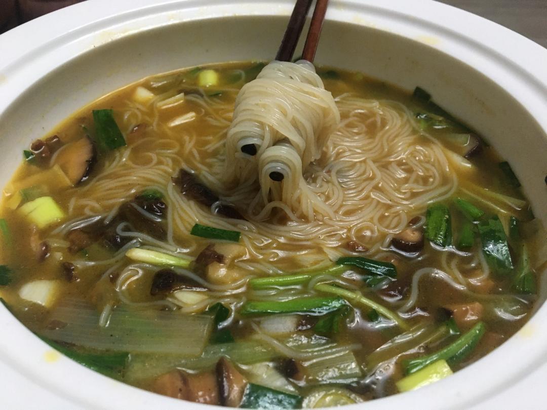 复刻版洛阳香菇鸡块米线