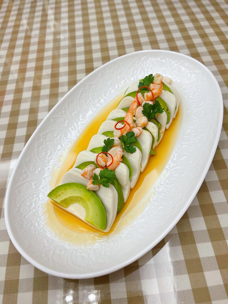 豆腐牛油果拌虾仁的做法