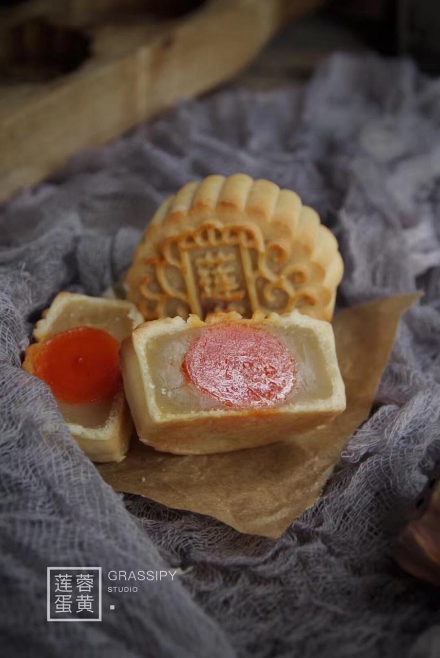 广式月饼－－蛋黄豆沙月饼