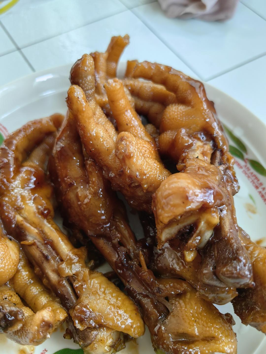 好吃到手指都吃掉的卤鸡爪