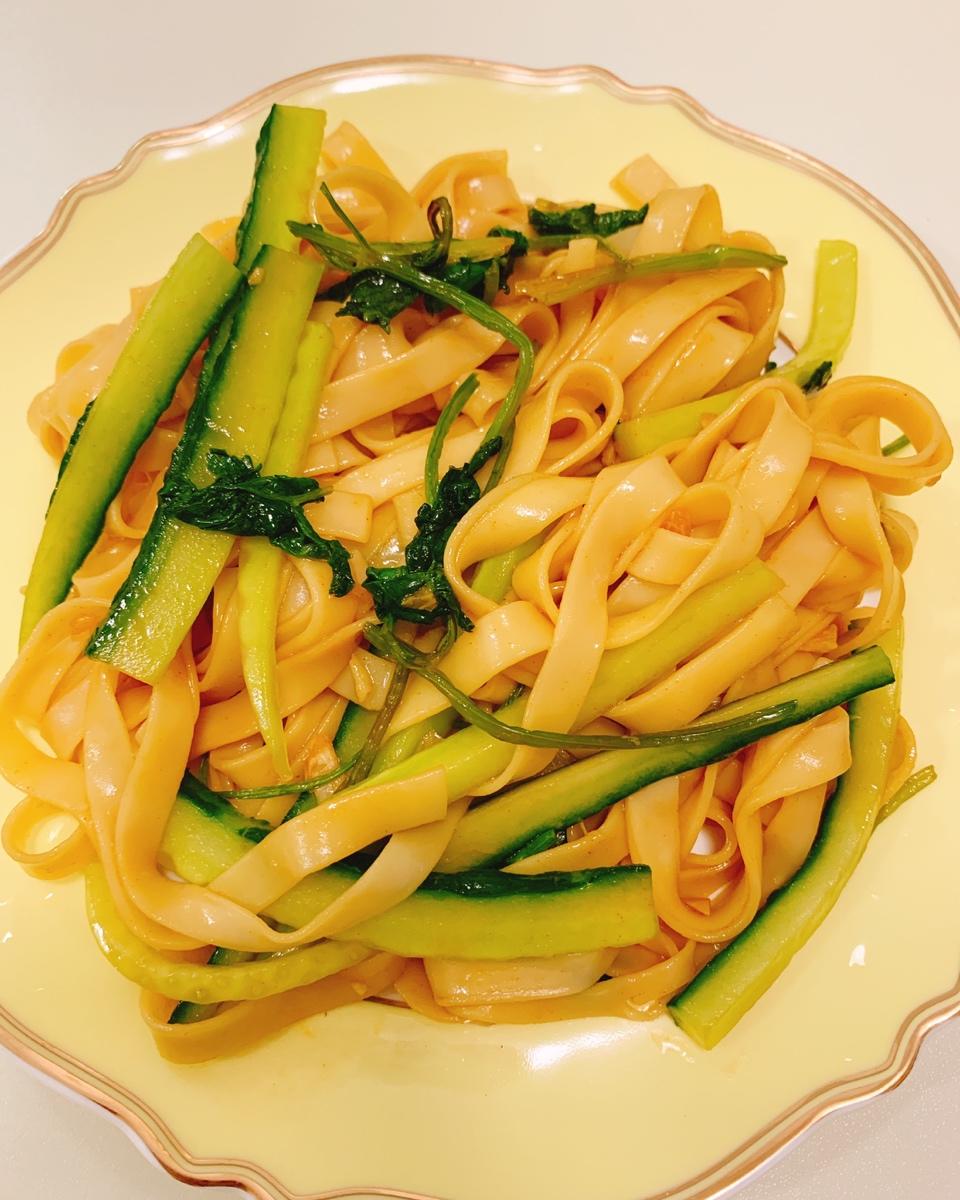 超简单的酸辣凉拌面