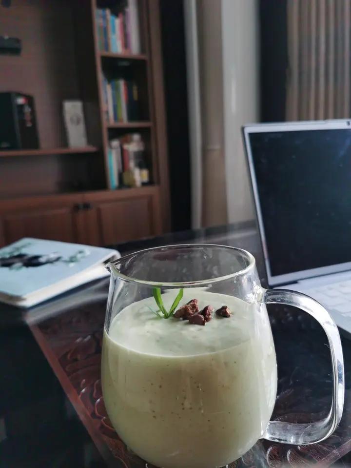 巴旦木牛油果奶昔🥑复刻茉酸奶真的太好喝啦