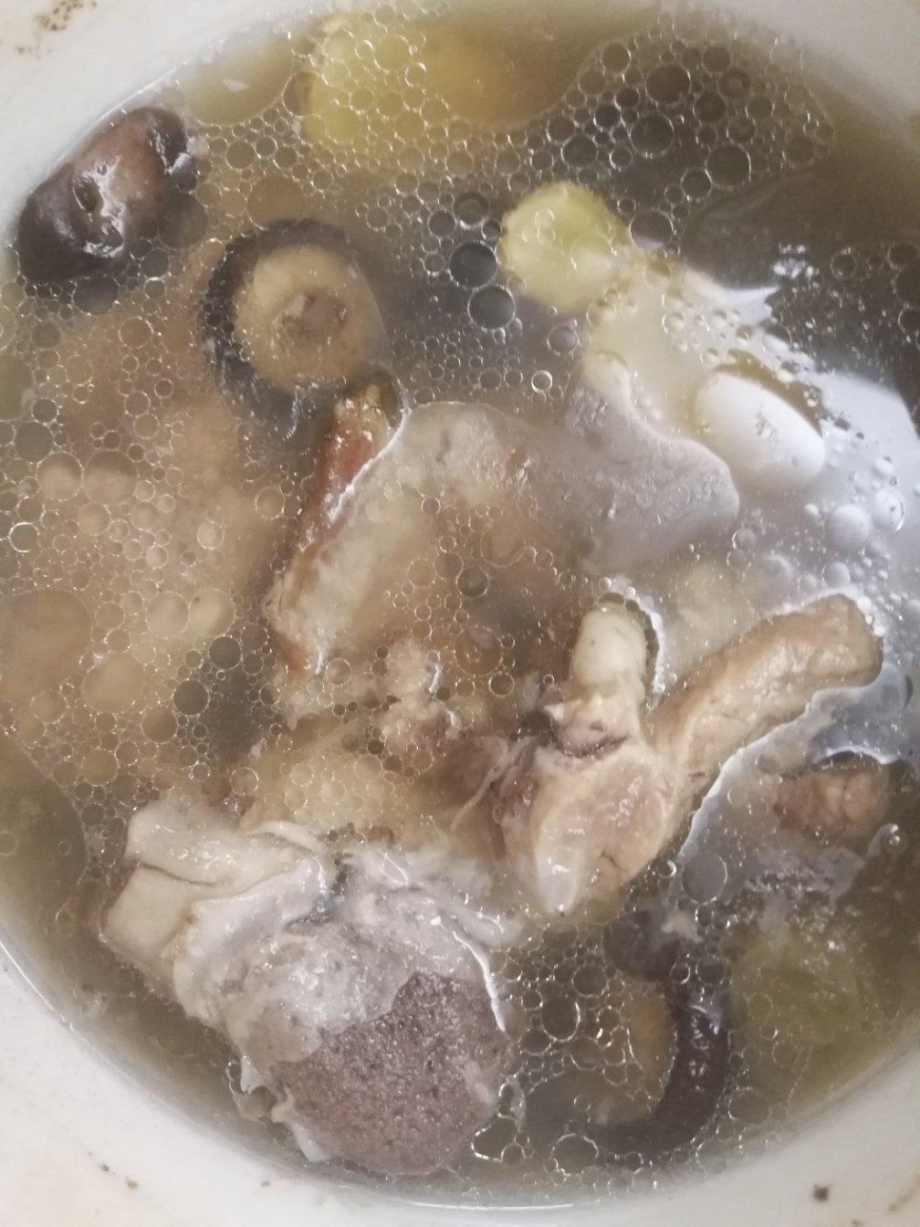 懒人炖筒骨汤