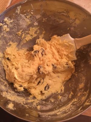 榛子葡萄干黄油曲奇饼干的做法 步骤6
