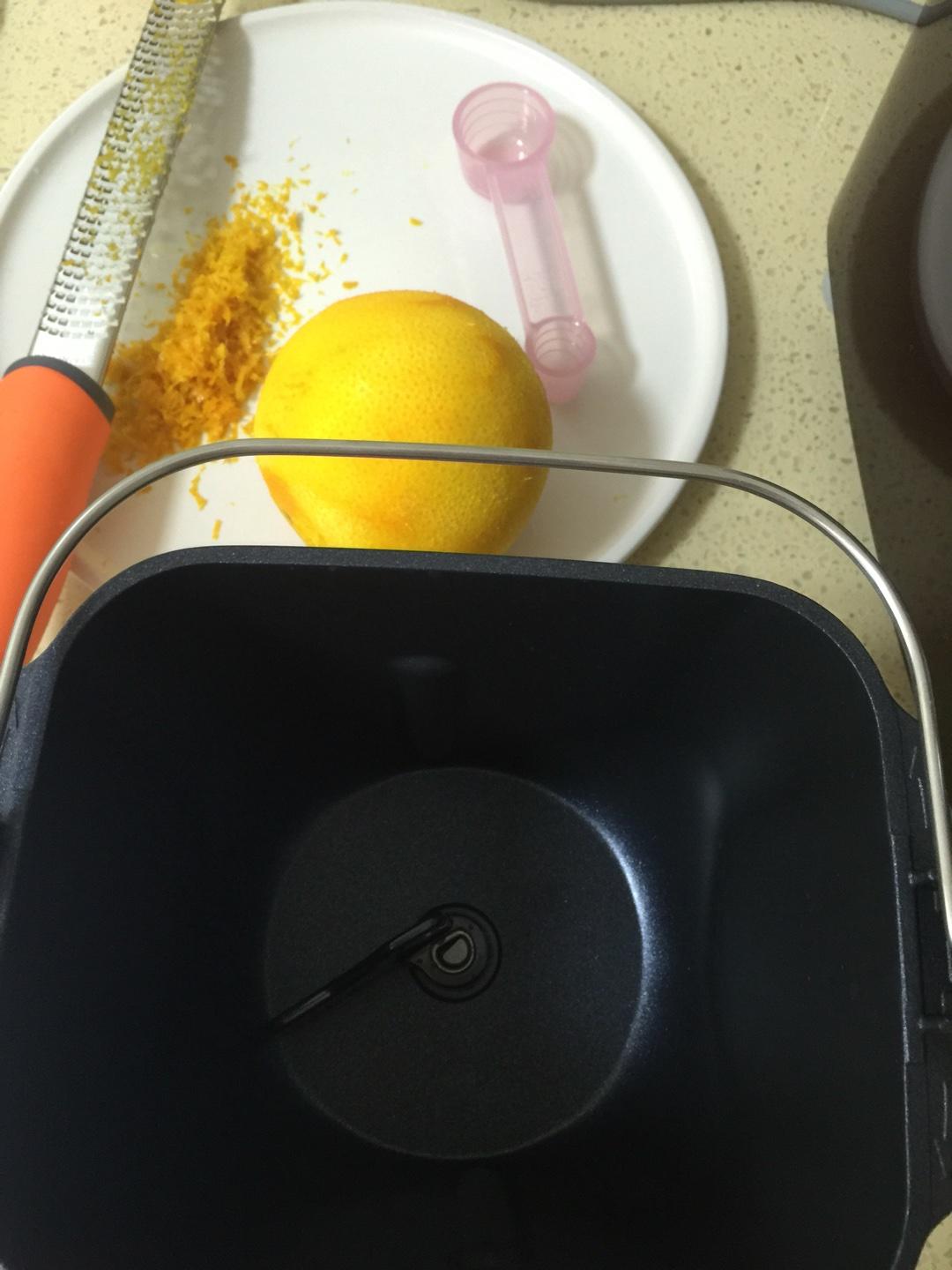 橙香三文治面包
松下面包机SD-BMT1001的做法 步骤1