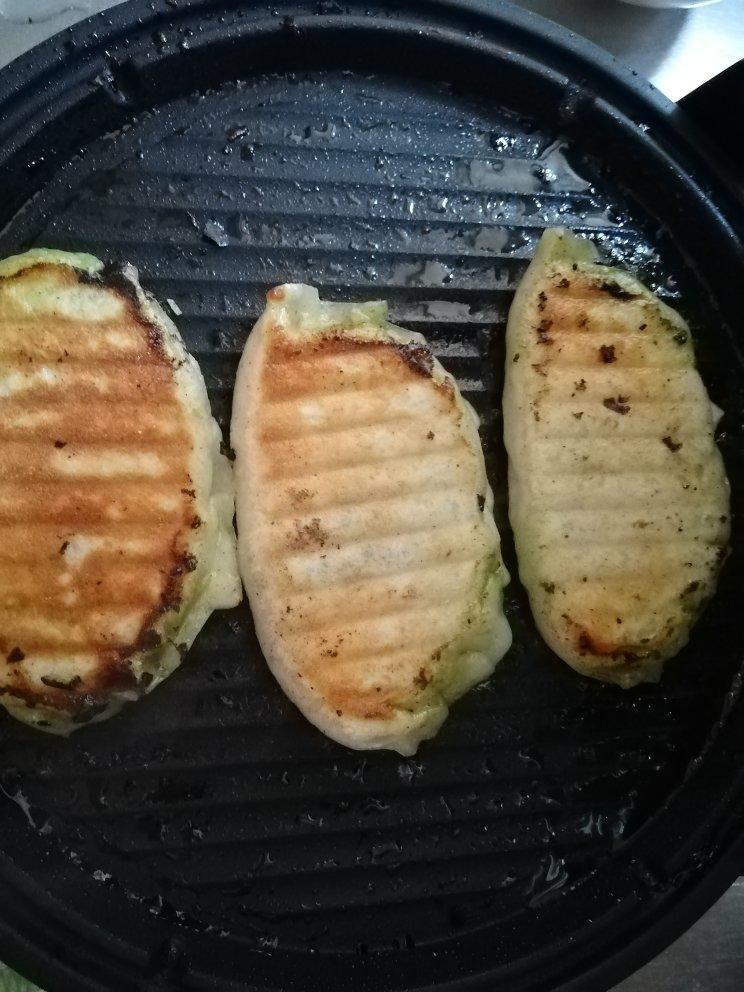 tiger 妈咪家常面食之薄皮大馅儿的素三鲜韭菜盒子🥙