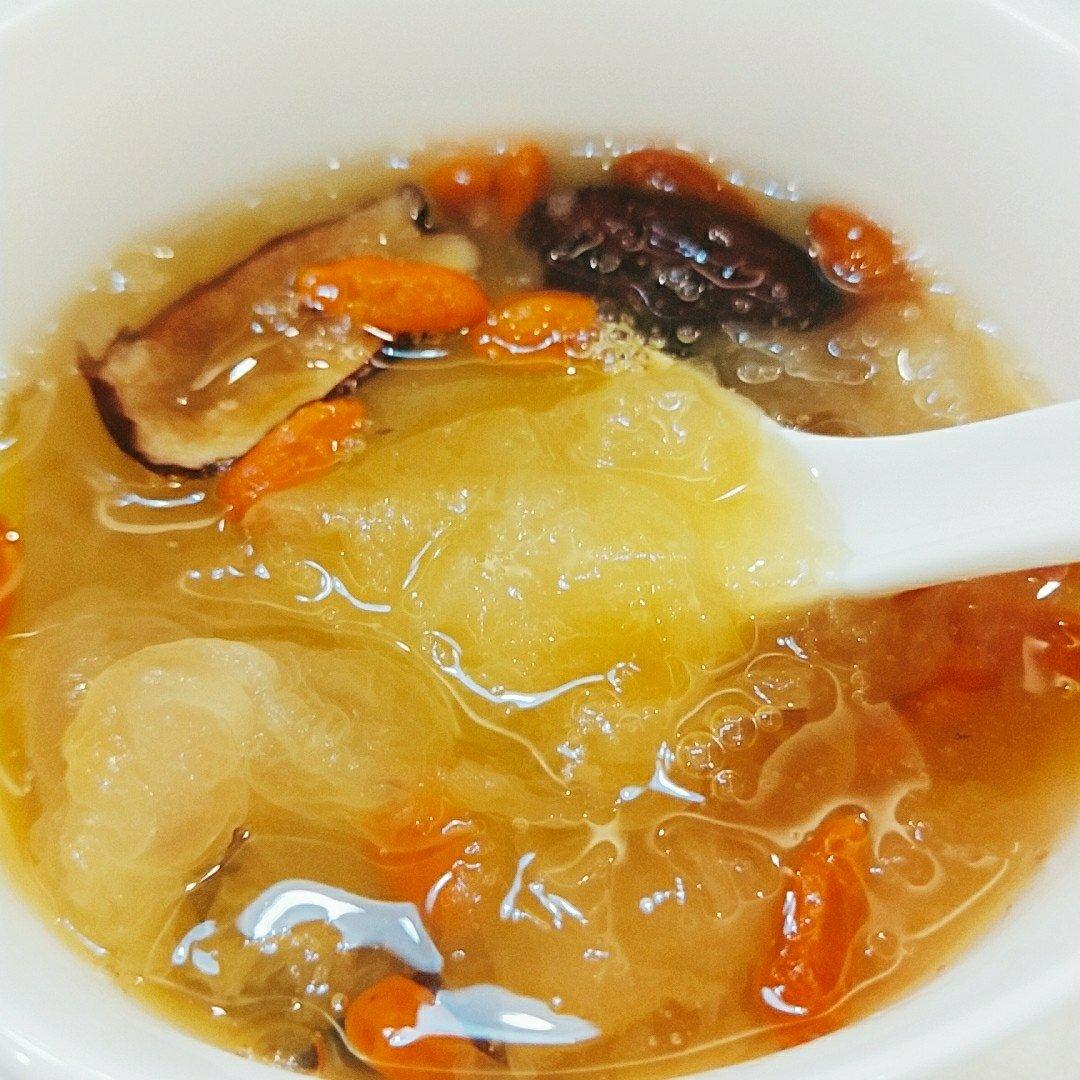冰糖银耳红枣汤