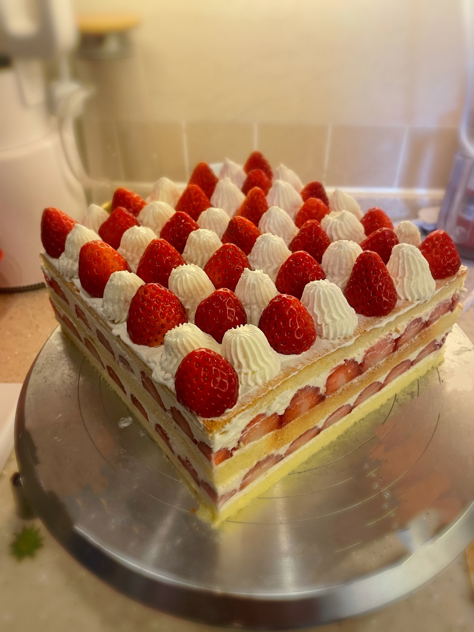 不会抹奶油也可以做的草莓方蛋糕！