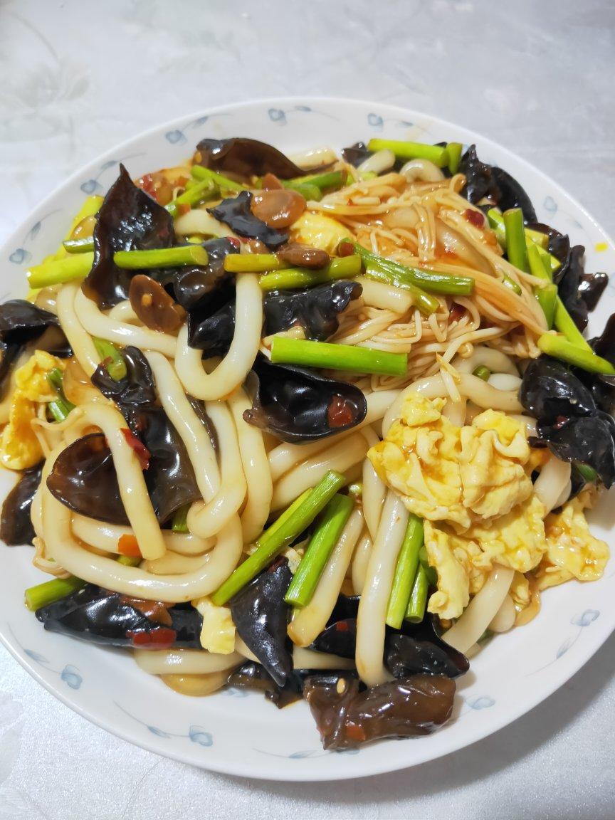 比路边摊好吃百倍的火腿炒土豆粉