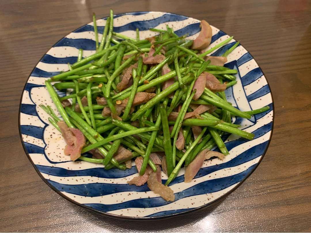 泥蒿炒腊肉