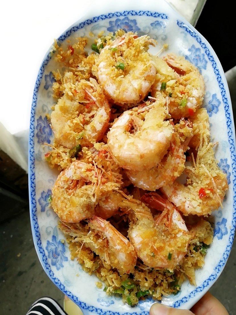 酥掉渣的【避风塘炒虾】好好吃…