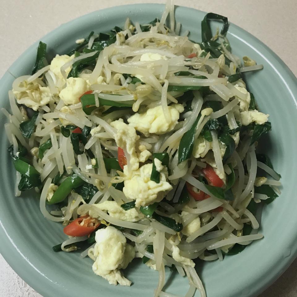 韭菜鸡蛋炒豆芽