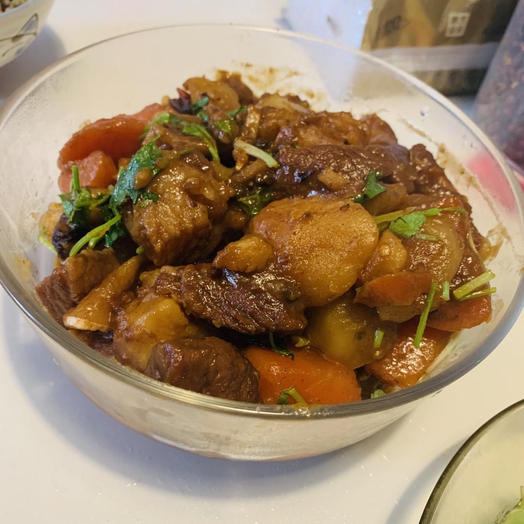 胡萝卜土豆烧牛腩