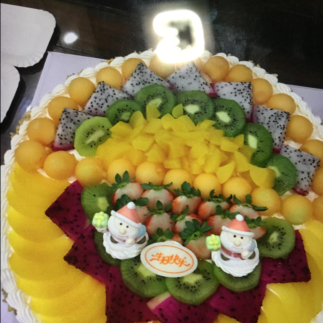 奶油水果装饰蛋糕