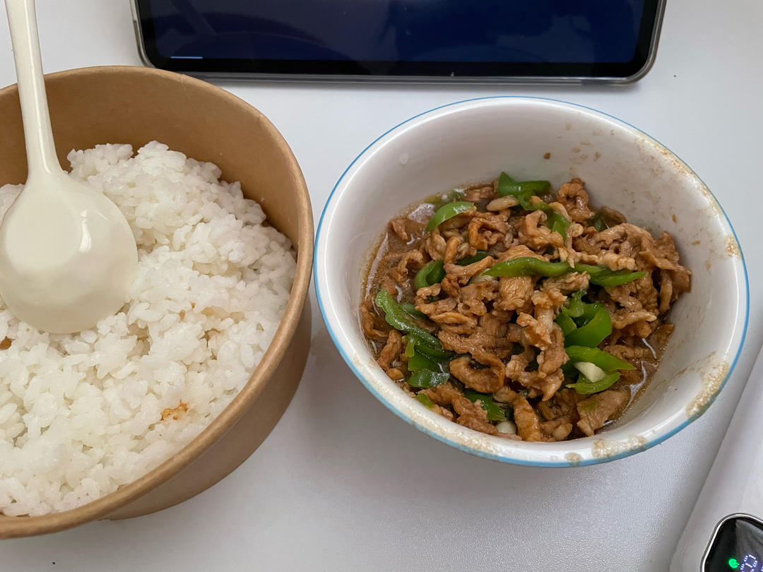青椒肉丝，这样炒太好吃了。
