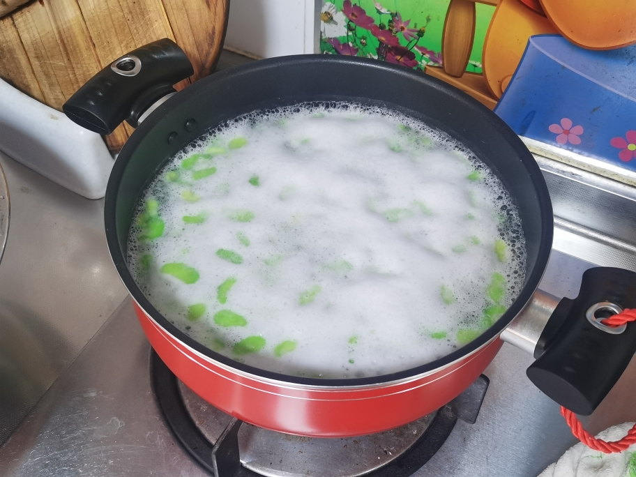 蚕豆米焖饭的做法 步骤5