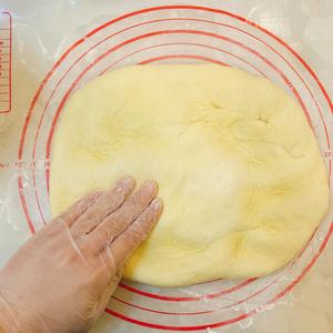 ｜牛奶椰丝小餐包｜🥛🥥🥯💯轻松揉出手套膜💯超简单的做法 步骤10