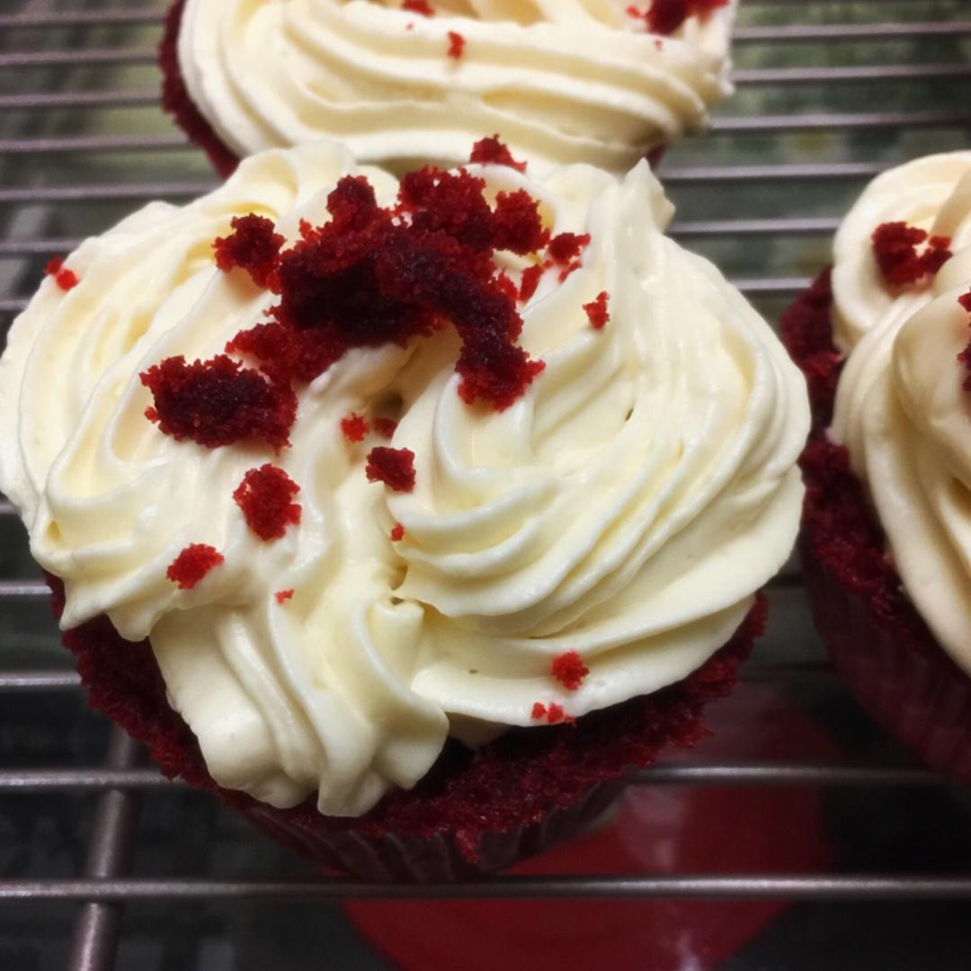 纯正美式红丝绒杯子蛋糕 Red Velvet Cupcake（零失败配方）