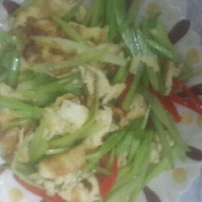 芹菜炒鸡蛋
