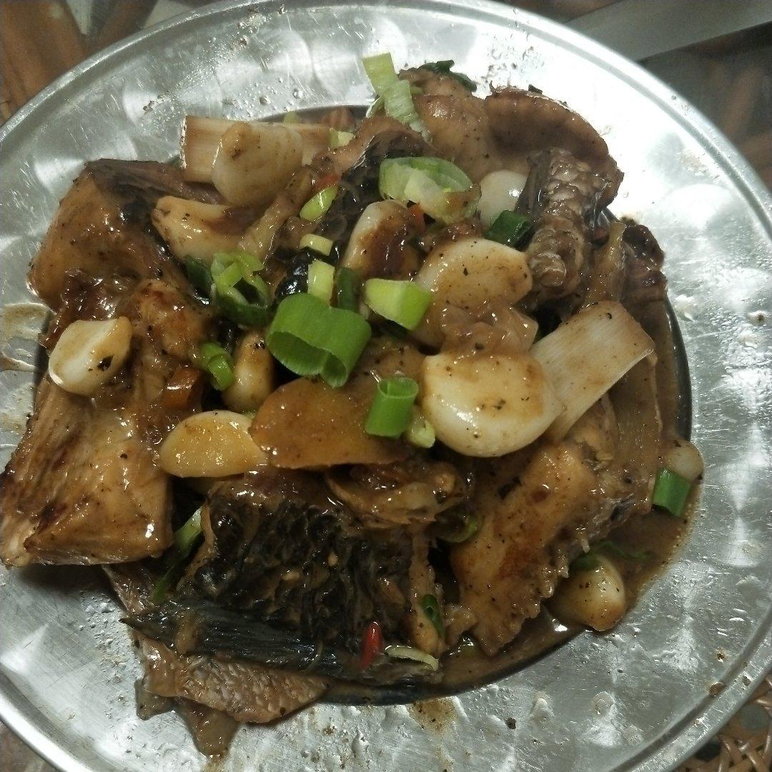 大蒜烧黑鱼