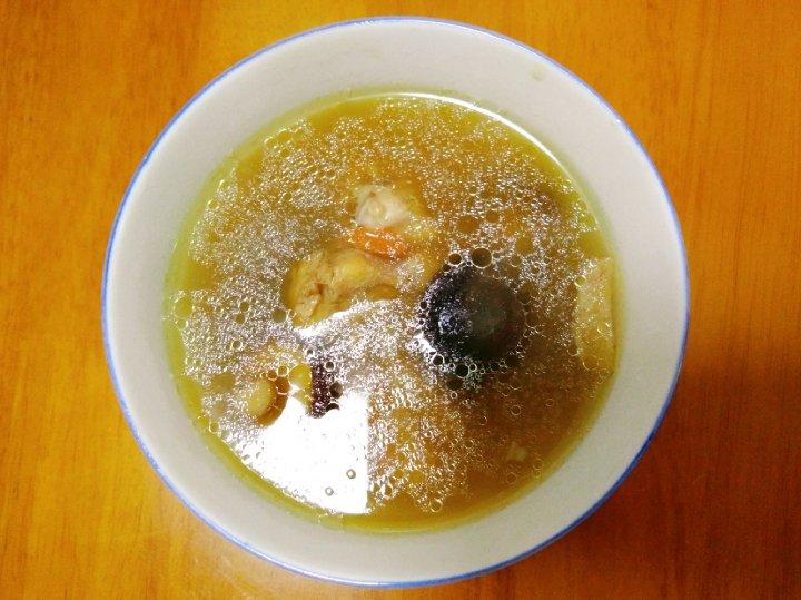 香菇炖鸡汤