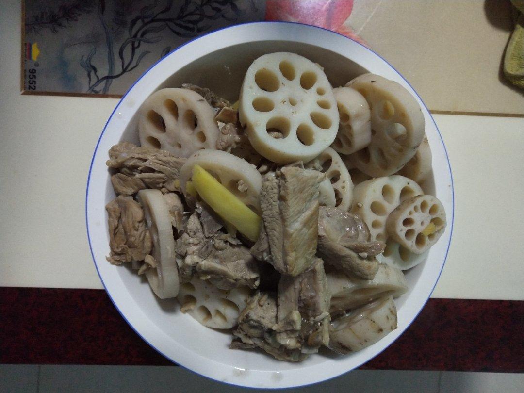 排骨炖莲藕