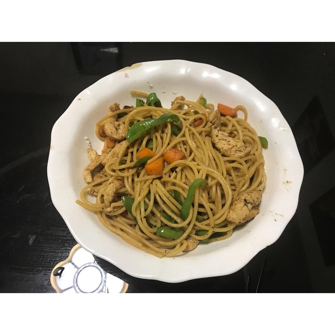 黑椒鸡丝意面