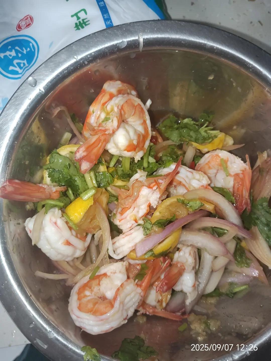 鲜嫩爽口，低脂低卡的酸辣柠檬虾，爆好吃