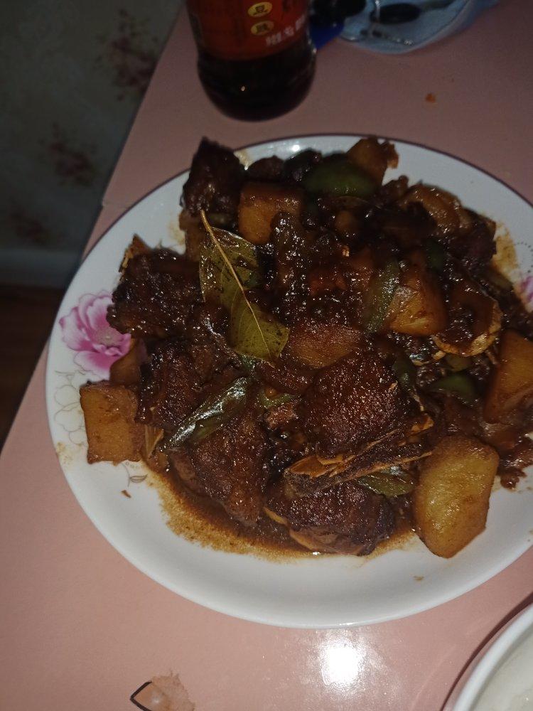 红烧排骨炖土豆