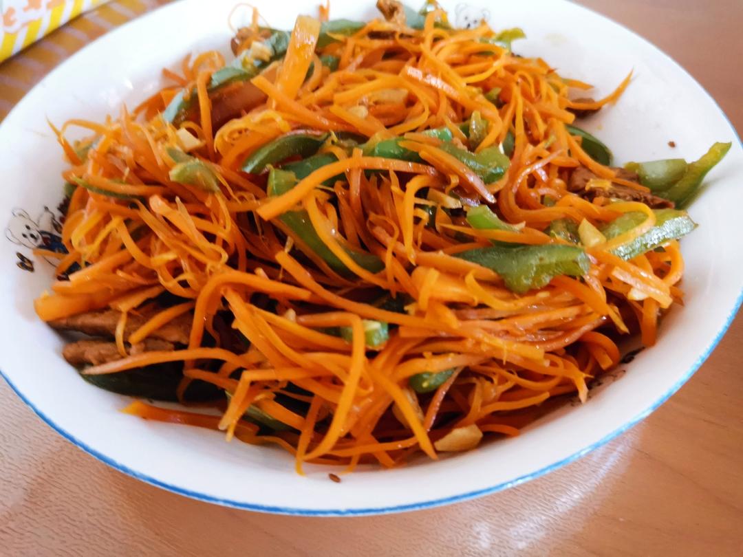 超级下饭胡萝卜丝炒肉
