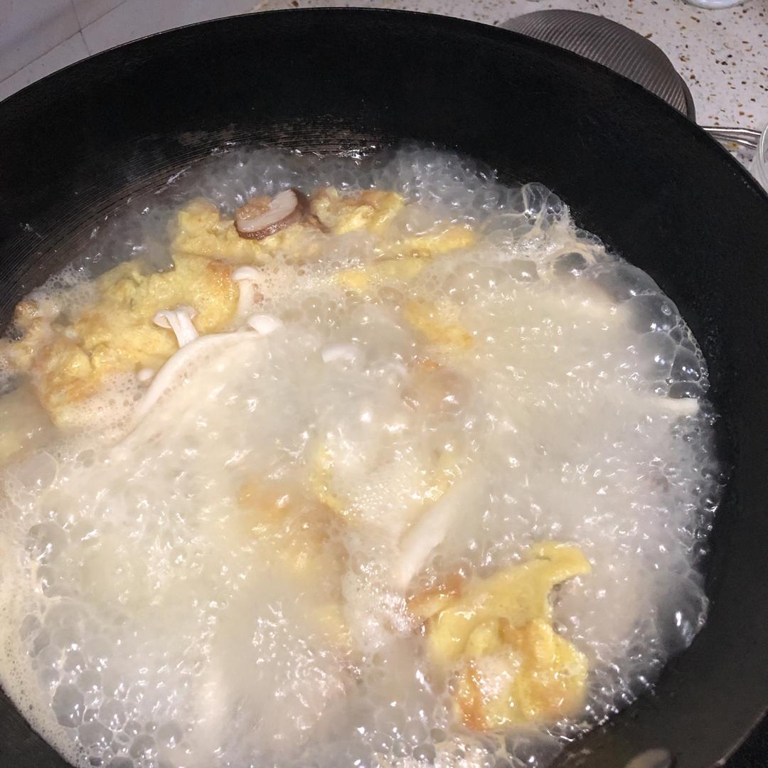 厨师长教你：“香菇白菜汤”的家常做法，简单易学营养美味