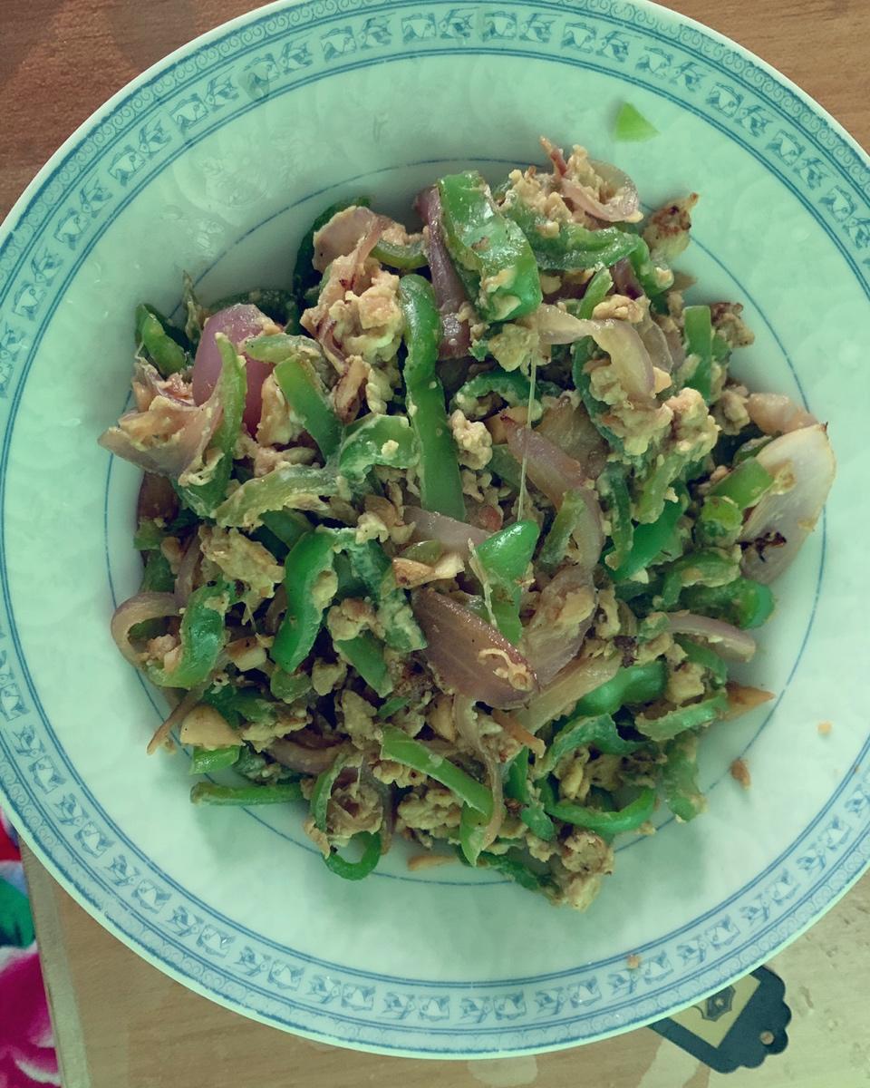 入门版，傻瓜版，超简单，超下饭的——青椒洋葱炒蛋