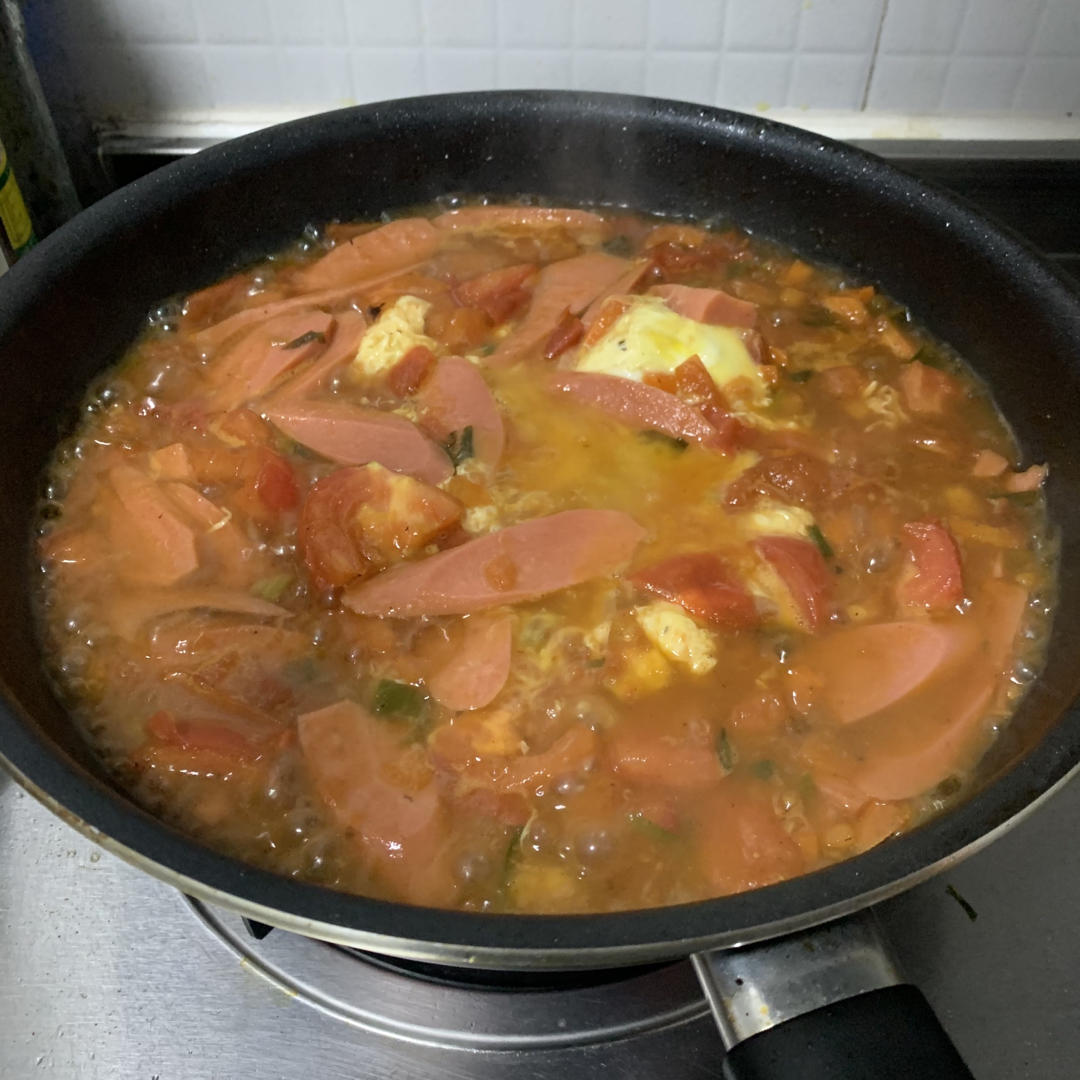 汤汁浓郁的番茄火腿烩饭！一碗不够吃