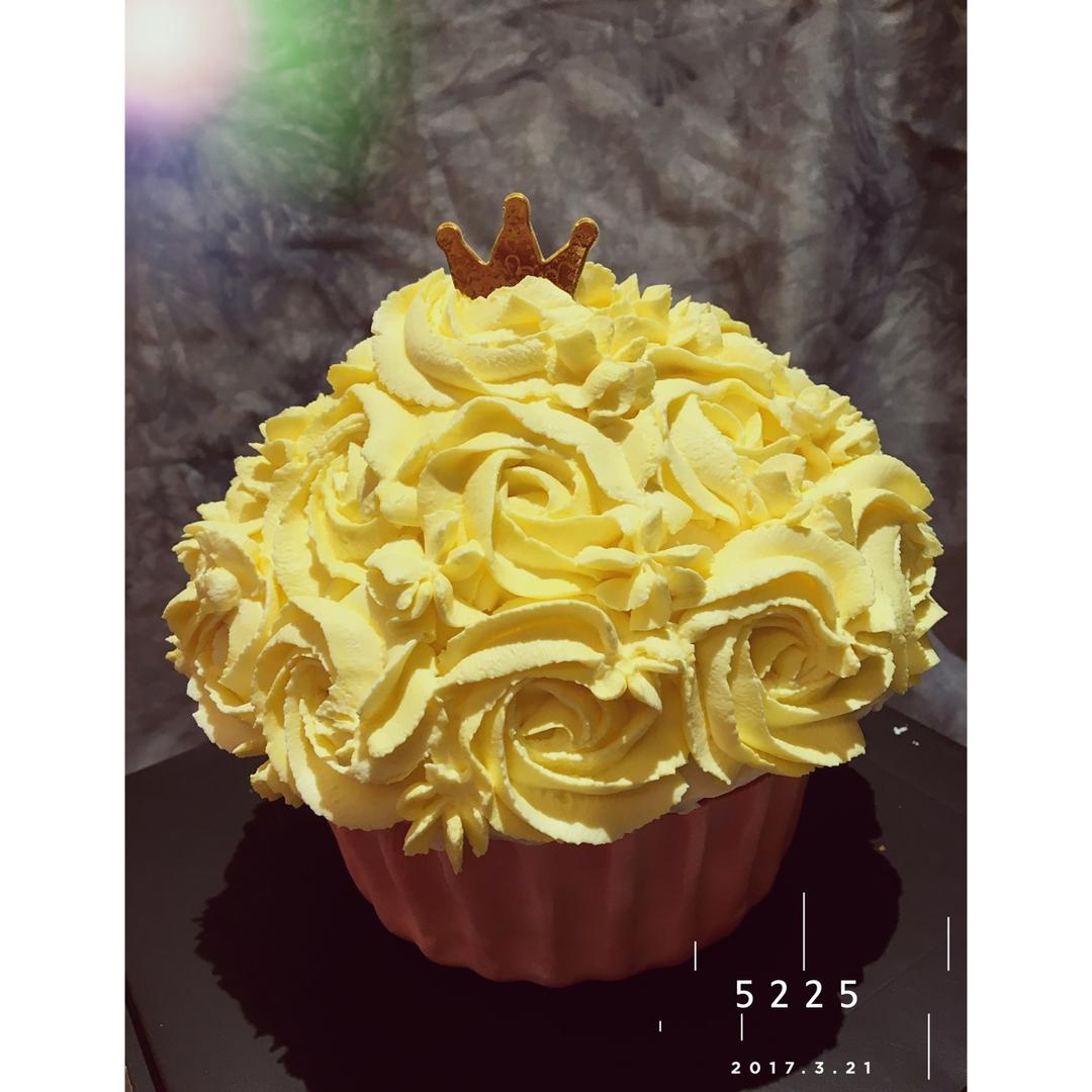 乳酪果干杯子蛋糕