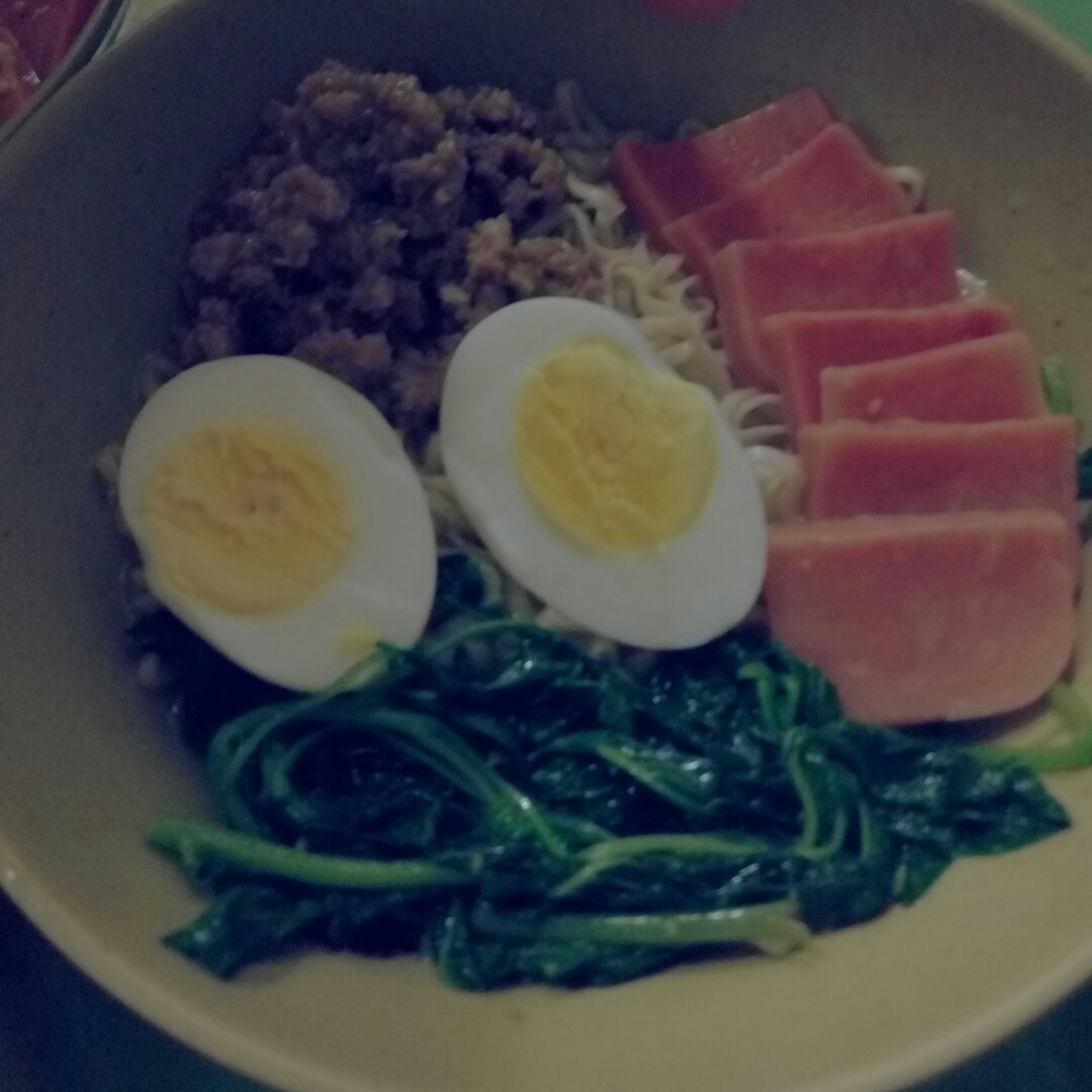 香肠鸡蛋面