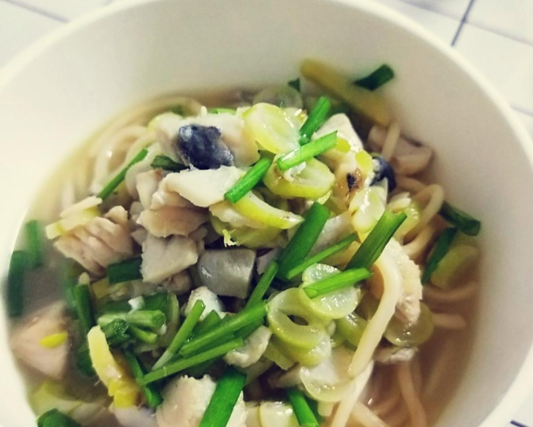 鲅鱼卤面条的做法