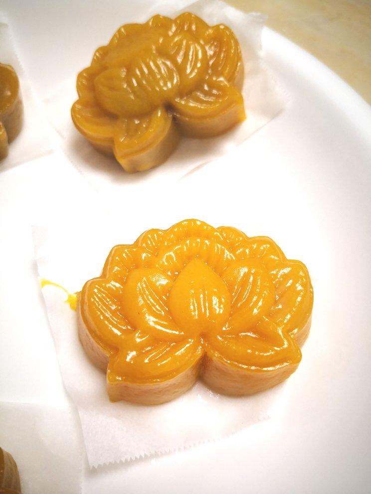 健康美味不上火、老少皆宜的蒸黄金冰皮南瓜月饼&附不需模具南瓜饼🎃压花视频