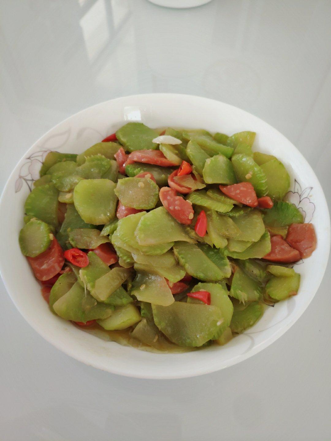 超好吃的莴笋（莴苣）炒火腿肠