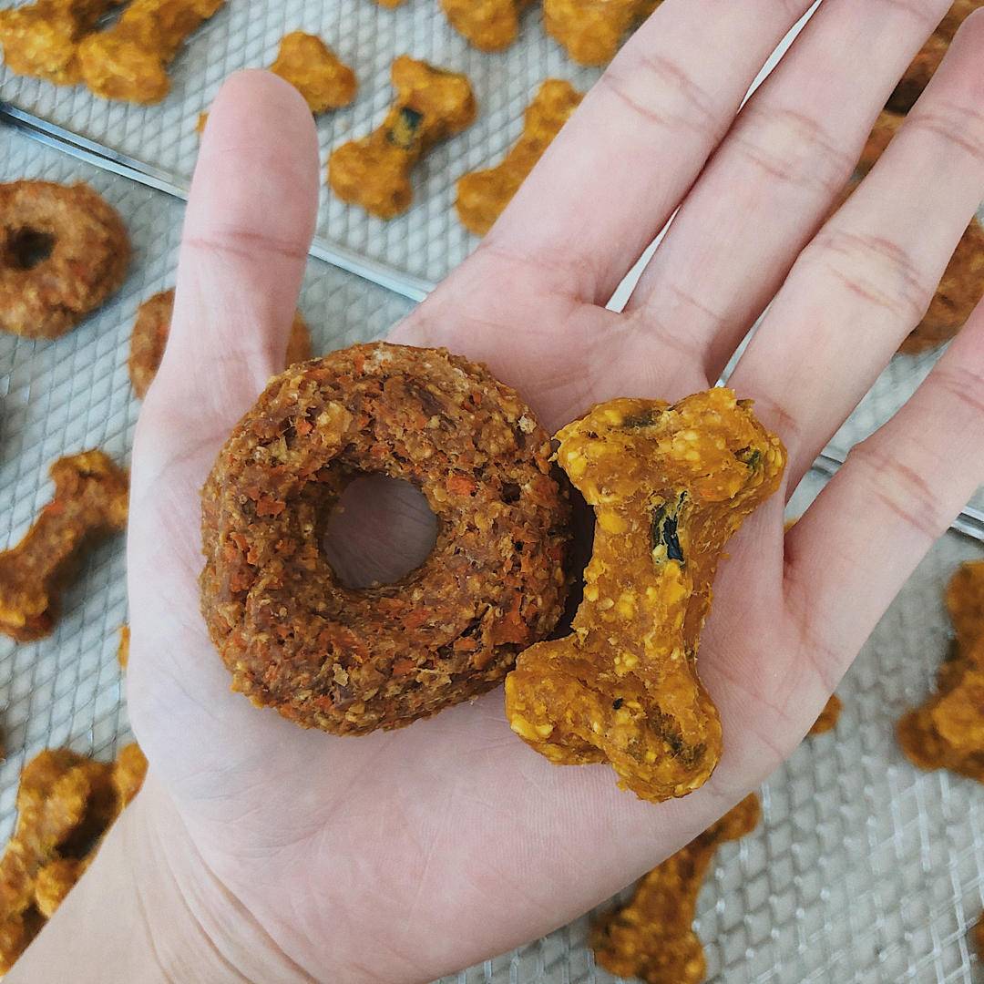 宠物狗零食胡萝卜鸡胸肉饼干（南瓜紫薯同做法）