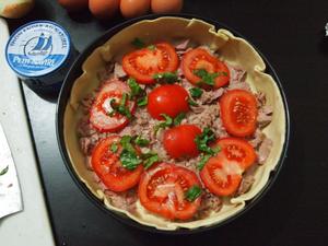 tarte au thon et tomate 金枪鱼番茄塔的做法 步骤3
