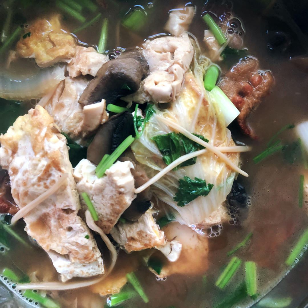 鲜菇豆腐煲