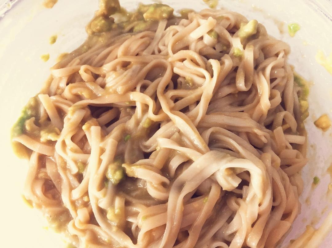 小清新牛油果火腿意面