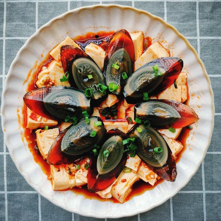 超简单的皮蛋拌豆腐