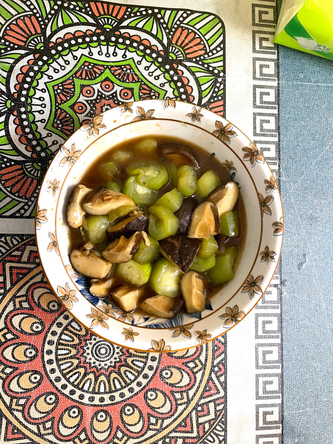 营养又鲜美的蚝油丝瓜炒香菇｜减肥必备食谱