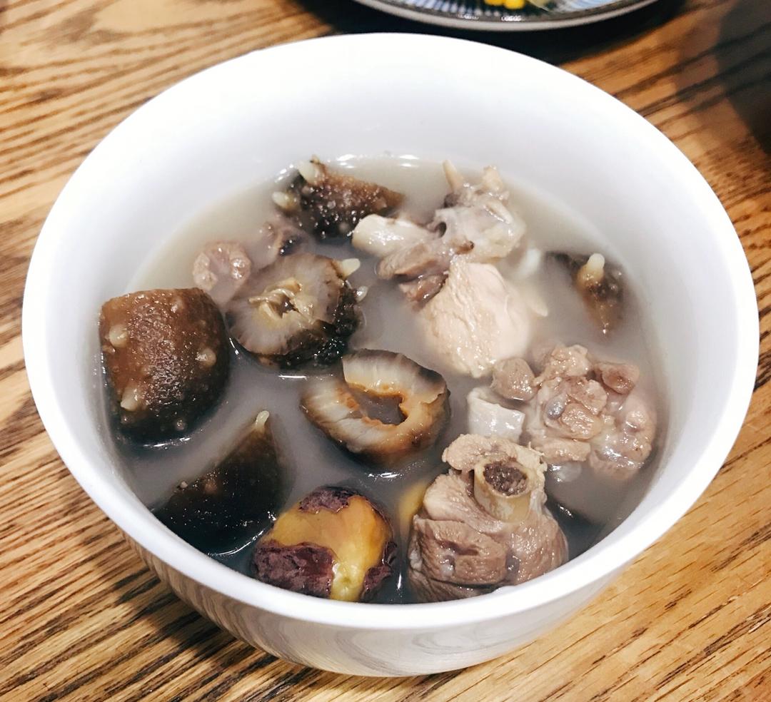 海参炖鸡汤